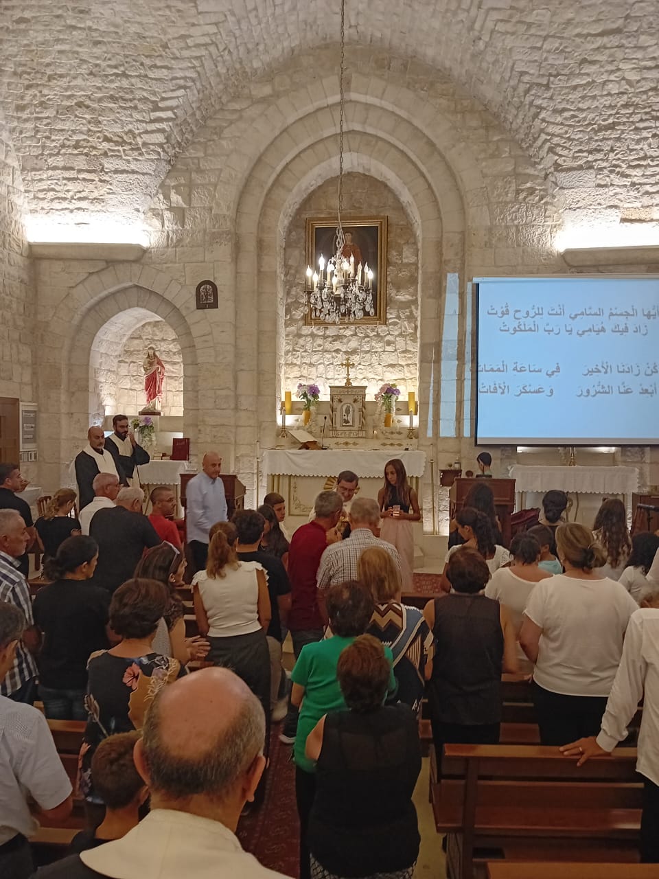 راعي أبرشية البترون ترأس قداسا لراحة نفس الأب لويس ترونشون