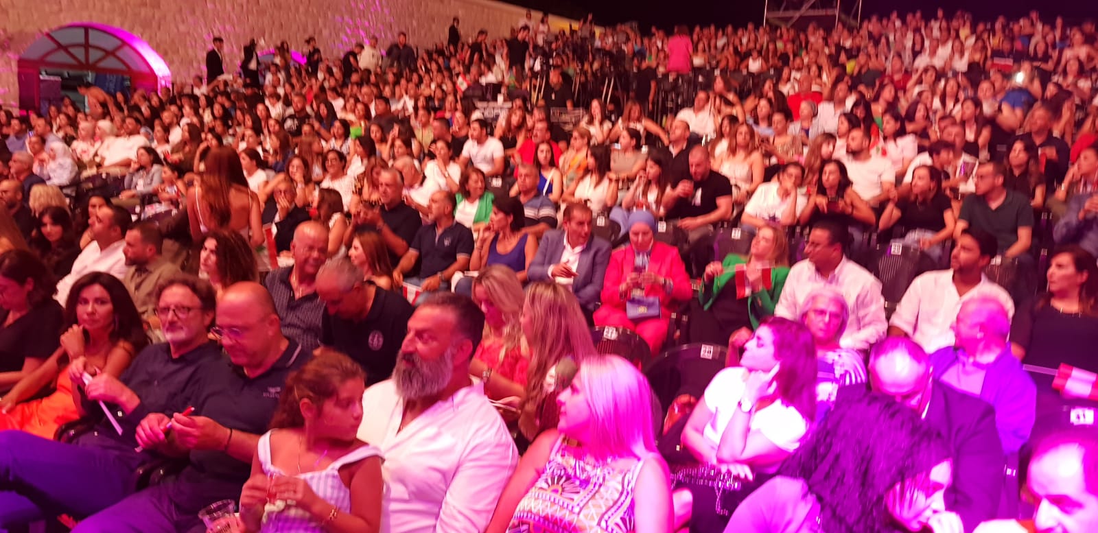 ملحم زين يفتتح مهرجانات القبيات: نتحدى ترهيب إسرائيل وجدار الصوت بحبنا للحياة 