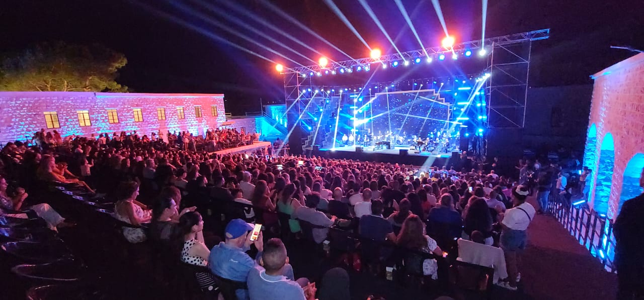 غي مانوكيان يختتم مهرجانات القبيات الدولية