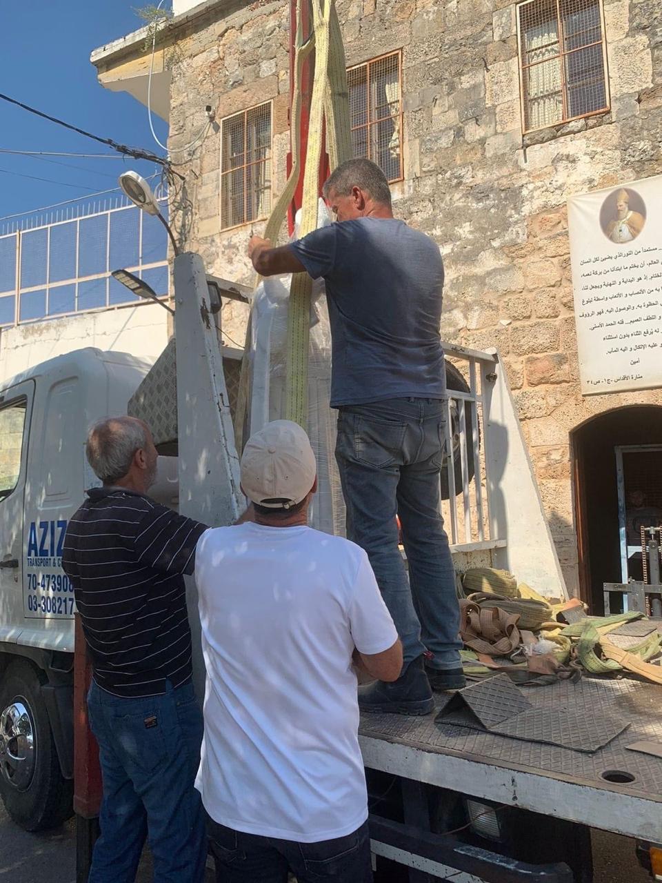 نقل تمثال البطريرك الدويهي من أيطو إلى كنيسة سيدة زغرتا