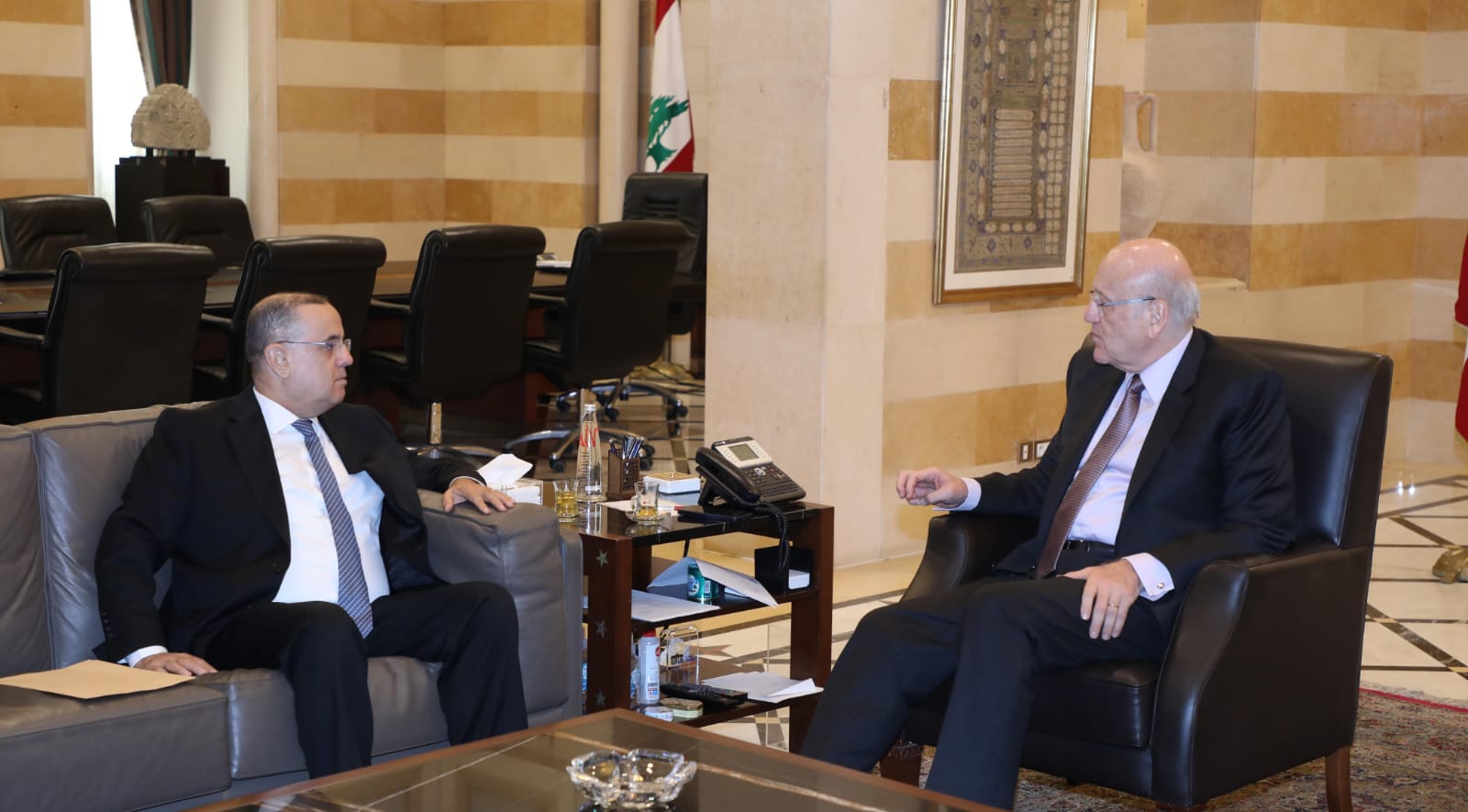 خطة الطوارئ وملف النازحين في السرايا... ميقاتي: هم اللبناني مواجهة التهديدات المستجدة