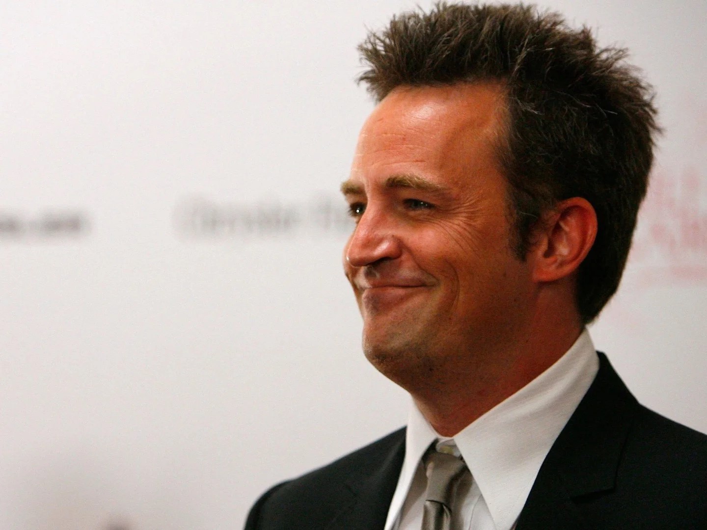 عائلة ماثيو بيري تصدر بيانا بعد اتهام خمسة أشخاص في قضية وفاته