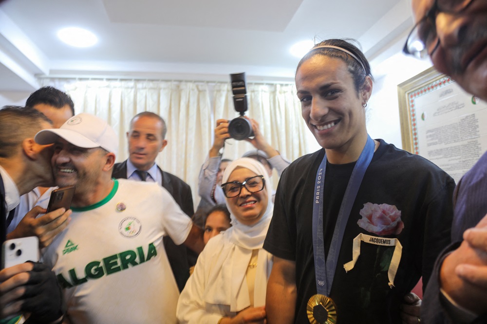 استقبال الأبطال للملاكمة إيمان خليف في مسقط رأسها بعد ذهبيتها في أولمبياد باريس (صور)