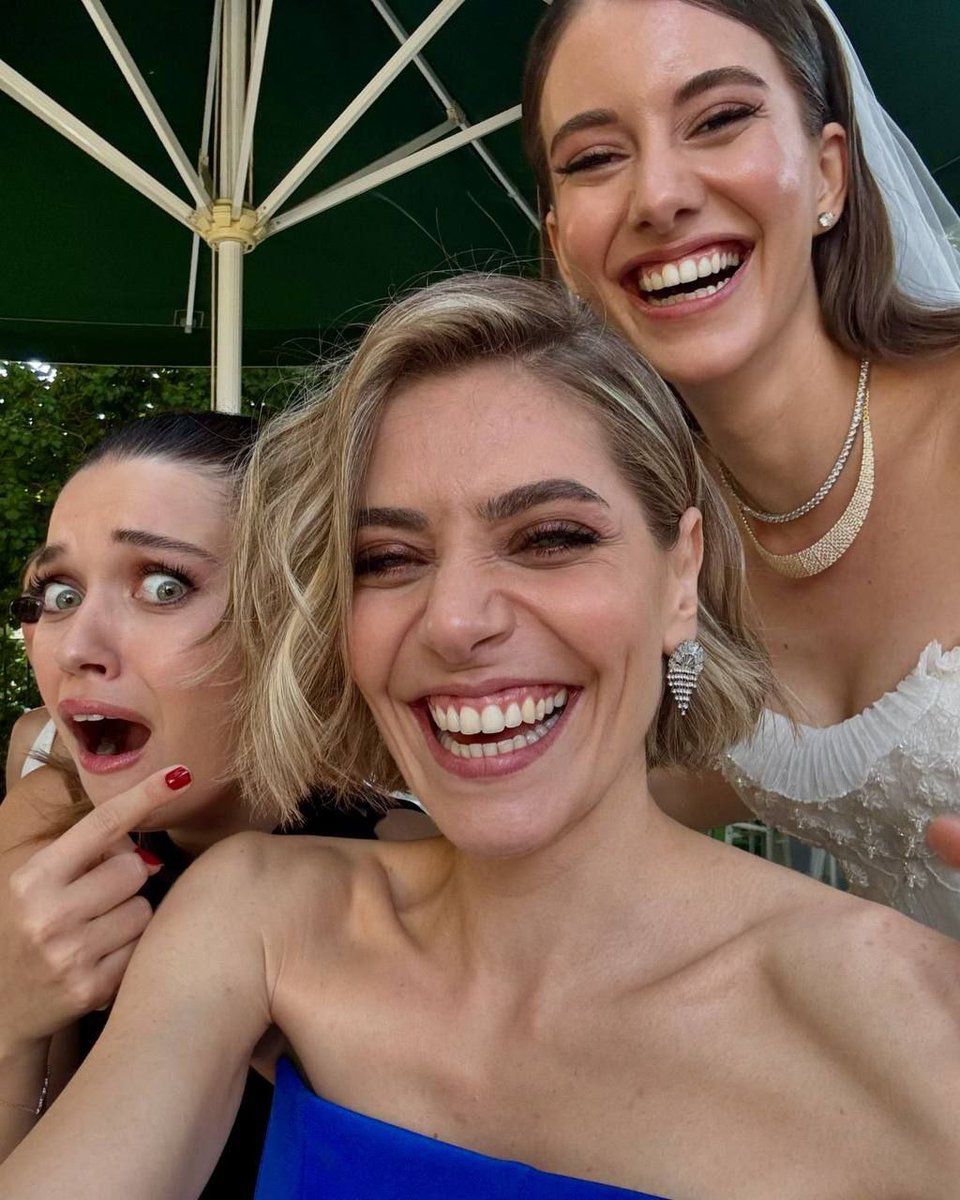 بيريل بوزام وإيرسين أريجي يحتفلان بزفافهما بحضور أبطال الطائر الرفراف (صور وفيديو)