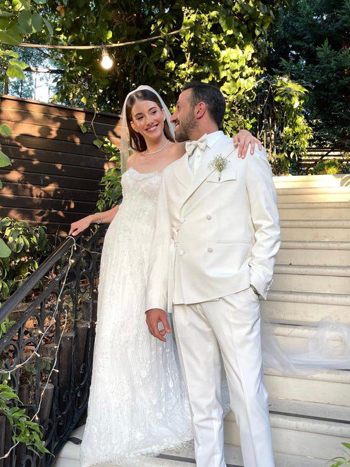 بيريل بوزام وإيرسين أريجي يحتفلان بزفافهما بحضور أبطال الطائر الرفراف (صور وفيديو)
