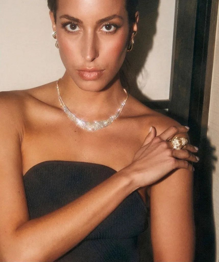 حبيبة براد بيت سر سعادته؟