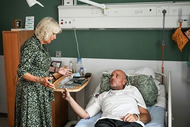 الملكة كاميلا تكشف عن مستجدات حالة الملك تشارلز الصحية