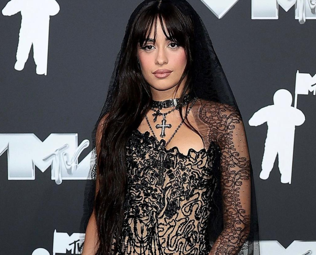 كاميلا كابيلو بالنمط القوطي من طوني ورد (صور وفيديو)