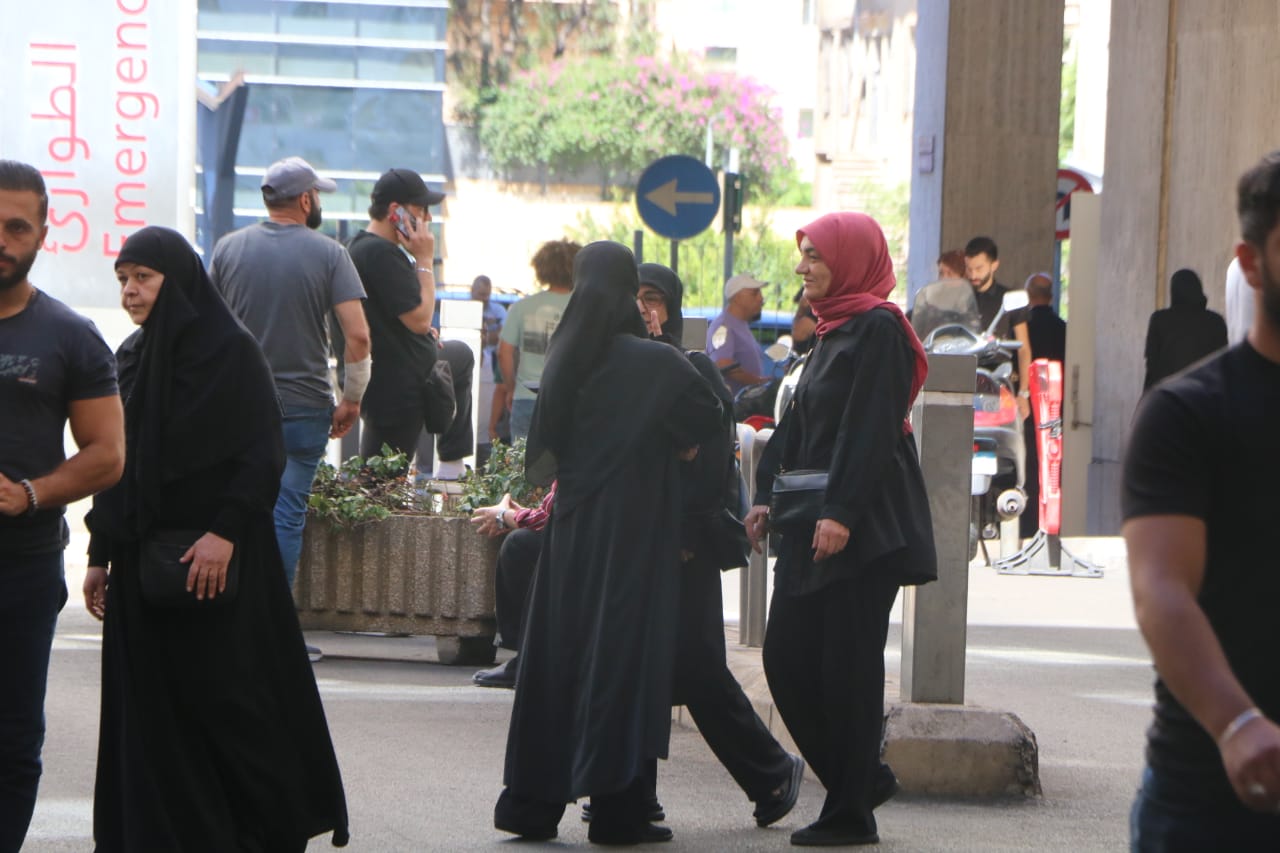 بالصور-كيف هي الأجواء أمام مستشفى الجامعة الأميركية؟