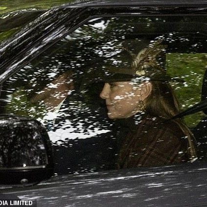 كيت ميدلتون تستقبل مصورة شابة مصابة بالسرطان في وندسور بالعناق